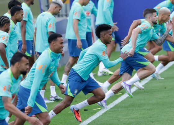 Ancelotti repete time em treino da seleção; veja escalação