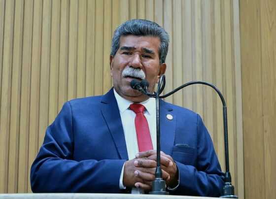 Vereador Bigode faz indicação de estudo para melhorias nos pontos de ônibus da avenida Alexandre Alcino