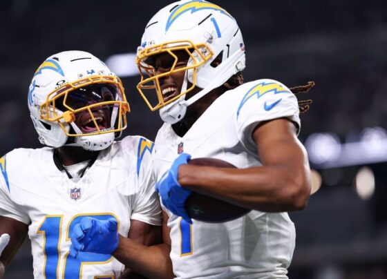 Chargers liquidam partida no primeiro tempo contra os Raiders e vencem a segunda na temporada