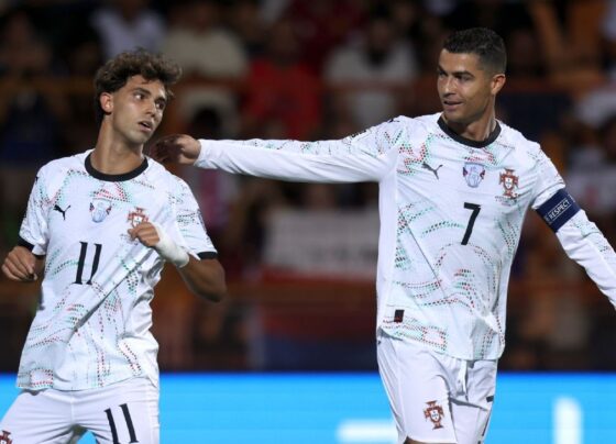 Cristiano Ronaldo destrói com dois gols, e Portugal goleia Armênia