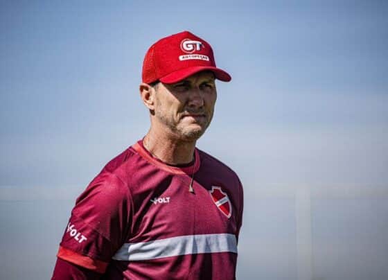 Elogios por trabalho e falta de reforços: os bastidores da saída de Paulo Turra do Vila Nova na Série B