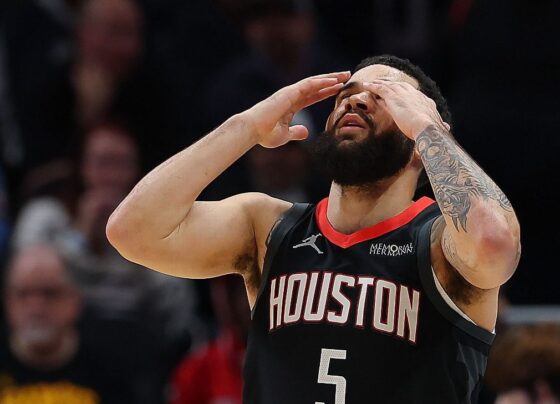 Fred VanVleet, armador dos Rockets, rompe o ligamento cruzado anterior e pode ficar fora da temporada da NBA