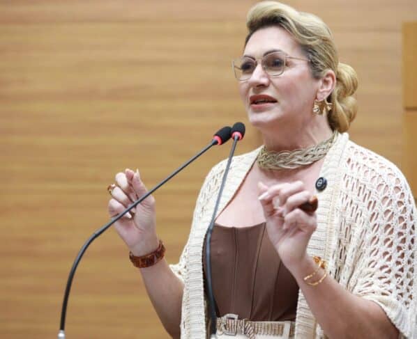 Linda Brasil anuncia vitória em condenação contra transfobia