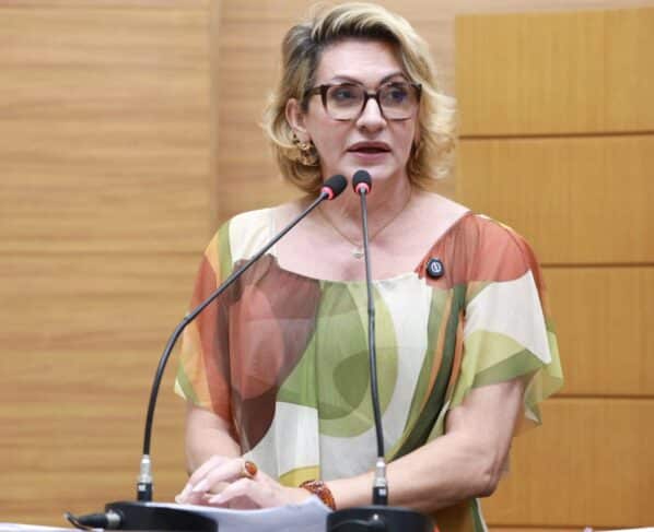 Linda Brasil defende audiência pública sobre implantação de OSs na saúde