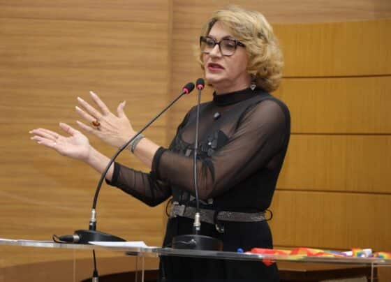 Linda Brasil pede ampliação de vagas no concurso para professores