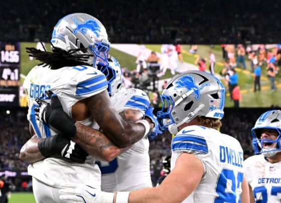 Lions quebram tabu, dominam Ravens na defesa, e vencem em Baltimore após quase 50 anos