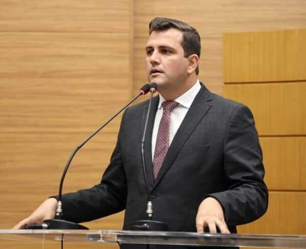 Marcos Oliveira denuncia aumento de contas de água em meio à crise de abastecimento