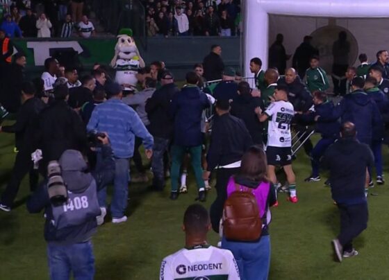 Na Série B, Coritiba x Goiás acaba em pancadaria e tem seis expulsos
