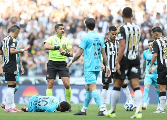 Neymar faz novo protesto contra o gramado sintético após Atlético-MG x Santos