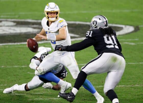 Por que duelo contra Raiders virou ‘assunto pessoal’ para estrela dos Chargers