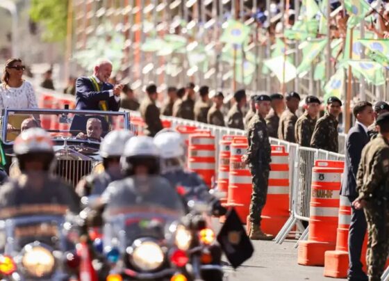 Público acompanha desfile cívico-militar aos gritos de “sem anistia” – RO Acontece
