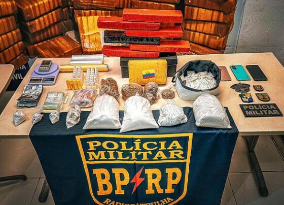 Radiopatrulha apreende 11 kg de drogas e prende mulher por tráfico em Aracaju