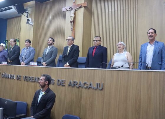 Raimundo Macedo recebe título de cidadão aracajuano