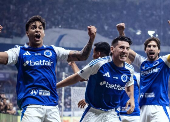Torcida do Cruzeiro provoca Atlético-MG e pede até entrada de Dudu em clássico
