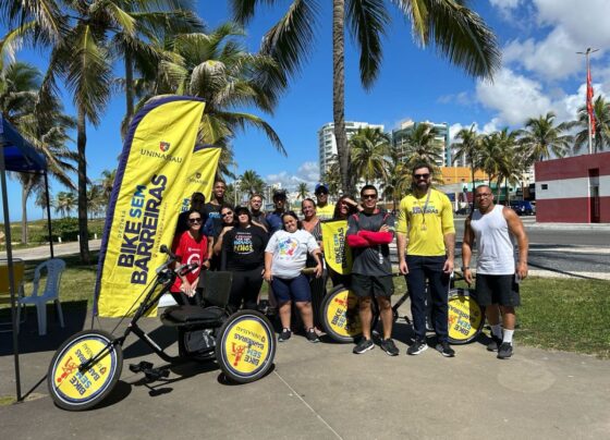 UNINASSAU realiza mutirão de limpeza e projeto de inclusão em praia de Aracaju  – FaxAju