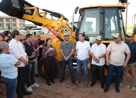 Yandra Moura entrega maquinários e reforça compromisso com população do interior sergipano – RO Acontece