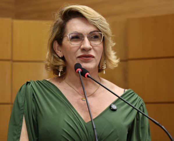 Linda Brasil denuncia contratação sem licitação de R$ 8,15 milhões pela Prefeitura de Aracaju