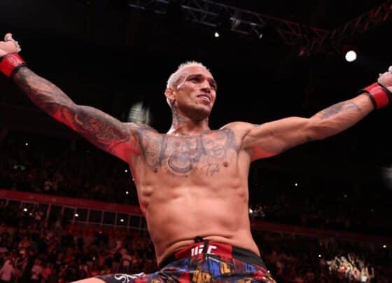 Charles se emociona com vitória no Brasil, promete ‘festa na favela’ e prospecta luta por cinturão do UFC
