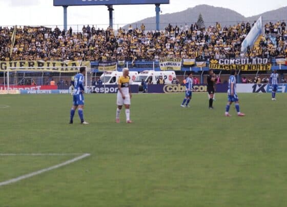 Com gol anulado e pênalti no fim, Criciúma arranca empate com o Avaí e sobe no G-4 da Série B