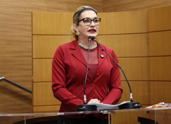 “Dizia que iria furar a bolha do sistemão, mas reproduz as mesmas práticas”, declara Linda Brasil após Prefeitura de Aracaju realizar contratação milionária sem licitação