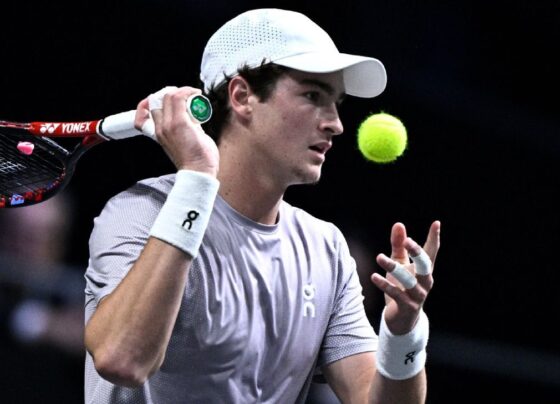 João Fonseca perde para Karen Khachanov, dá adeus ao Masters 1000 de Paris e encerra maratona de jogos