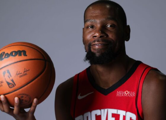 Kevin Durant ‘abre mão’ de R$ 162 milhões e fecha renovação de R$ 486 milhões com os Rockets por dois anos