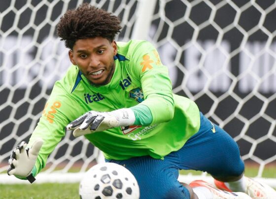 Nem Cássio fez: Hugo Souza estreia na seleção bancado por Ancelotti e quebra jejum do Corinthians