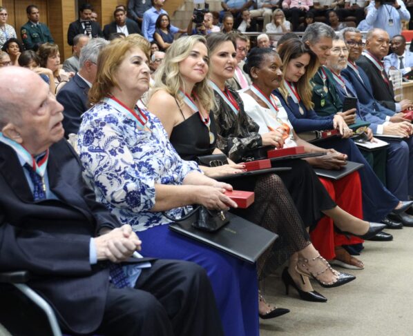Personalidades são homenageadas com a Medalha de Direitos Humanos “Dom José Vicente Távora”