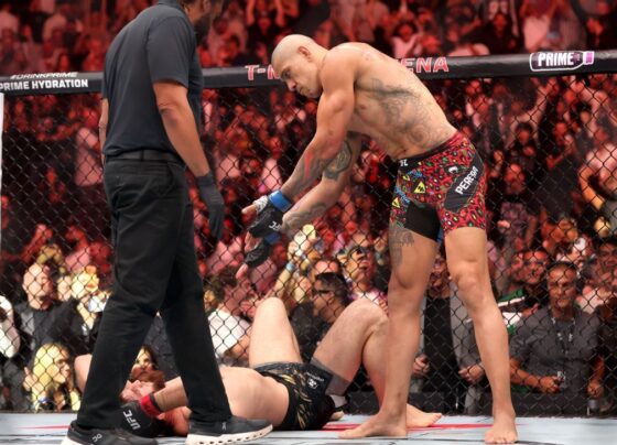 Poatan tira Ankalaev para nada, destrói russo em 80 segundos e retoma cinturão do UFC