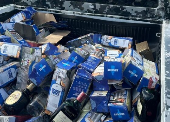 Polícia Militar apreende 124 garrafas de bebidas suspeitas de adulteração em Nossa Senhora do Socorro