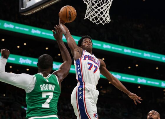 VJ Edgecombe, calouro dos 76ers, quebra recorde de LeBron James em estreia na NBA