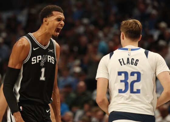Wembanyama tem atuação de cinema, e Spurs atropelam os Mavs em Dallas