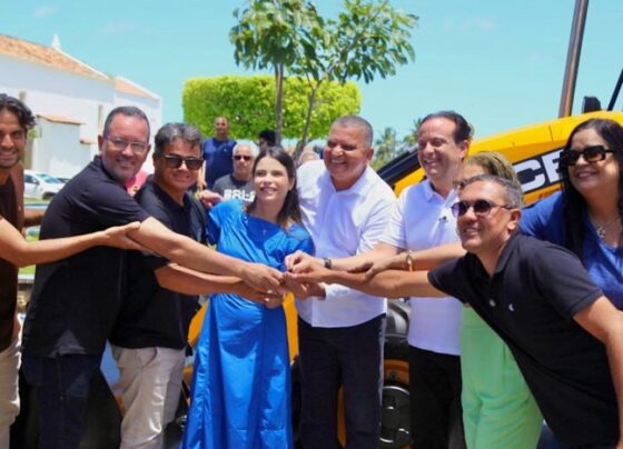 Yandra estreita parceria e entrega retroescavadeira em Santo Amaro das Brotas – RO Acontece