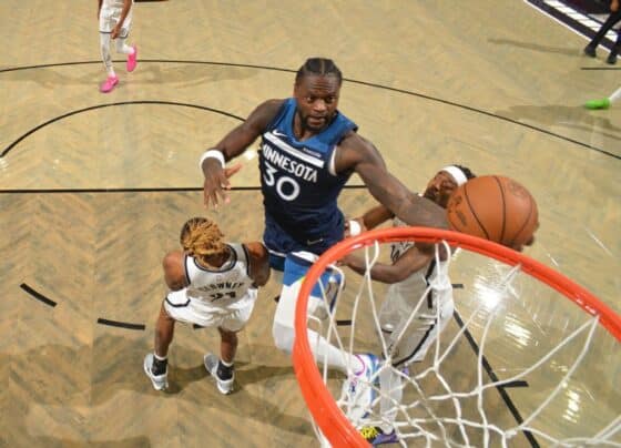 Aposta em formação com três pivôs funciona, e Timberwolves vencem os Nets fora de casa