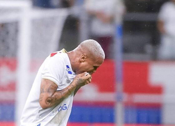 Fortaleza ganha do Bahia em jogo de cinco gols e coloca fogo na luta contra o rebaixamento no Brasileirão