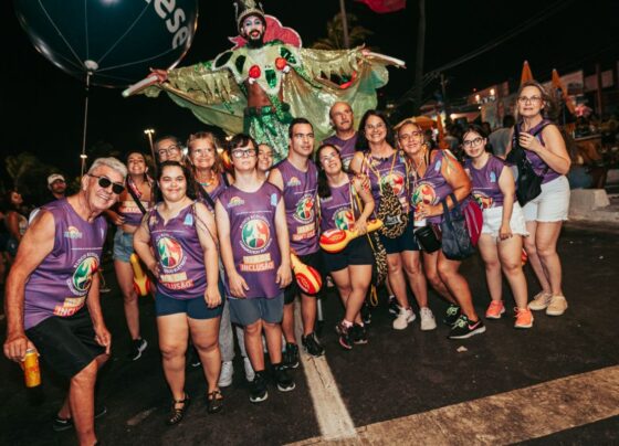 Grupo Armandinho, Dodô e Osmar comanda desfile do Bloco Caranguejo Elétrico – FaxAju