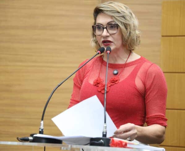 Linda Brasil aborda atraso salarial de médicos da Saúde Estadual