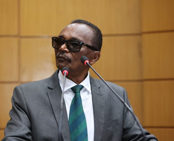 Manuel Marcos parabeniza o Banese por aniversário da instituição