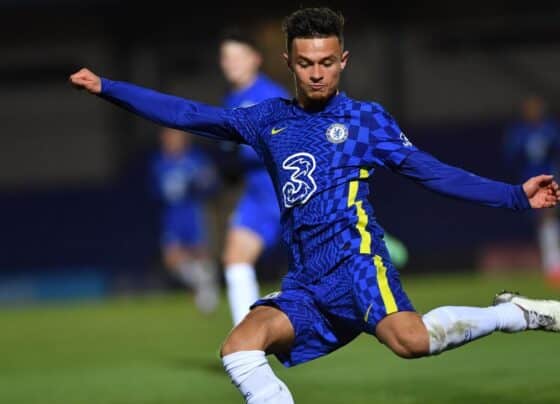 O campeão do mundo e ex-Chelsea que busca volta por cima na 4ª divisão e o que assistir no Disney+