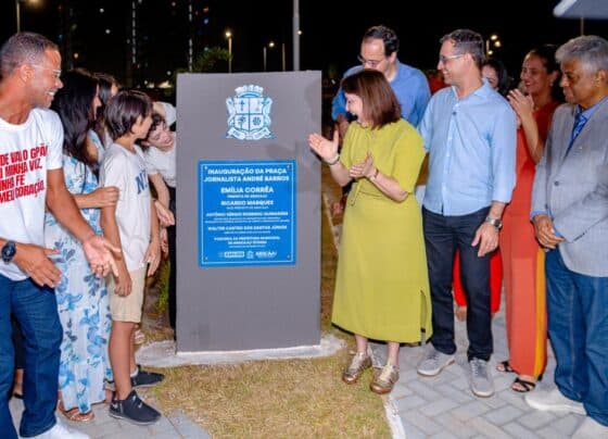 Prefeita Emília inaugura Praça Jornalista André Barros e entrega espaço de lazer