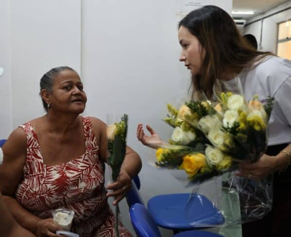 PromuAlese realiza entrega de kits de higiene pessoal a pacientes oncológicas do Huse