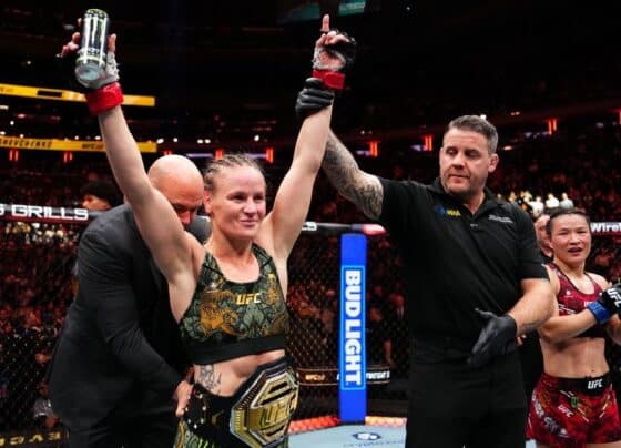 Valentina Shevchenko domina Zhang Weili e mantém cinturão no UFC 322