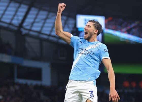 City aproveita derrota do Arsenal e cola no líder da Premier League
