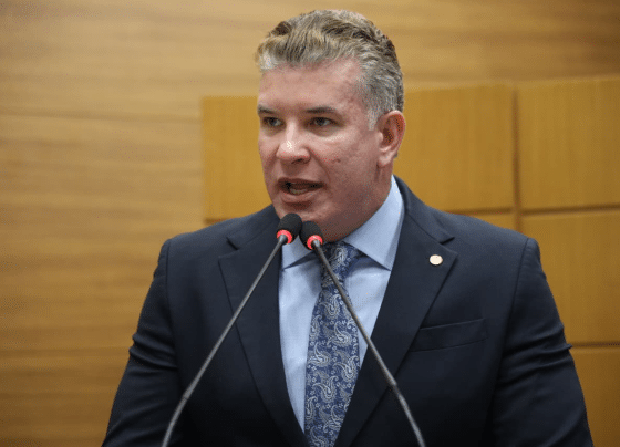 Cristiano Cavalcante homenageia ex-presidente do Conselho Federal de Contabilidade