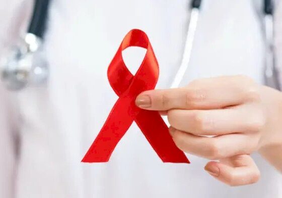 Dezembro Vermelho: informação, prevenção e direitos para combater o preconceito