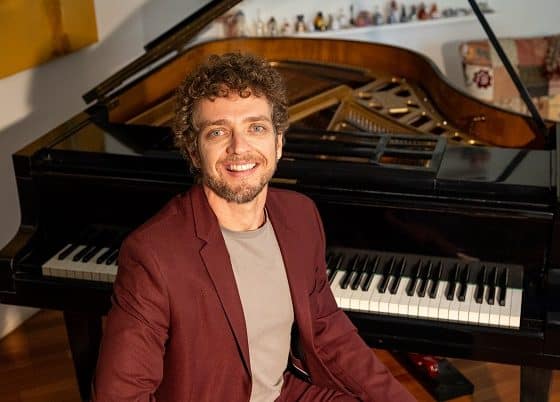 João Ventura irá realizar espetáculo com músicas natalinas e homenagem a Caetano