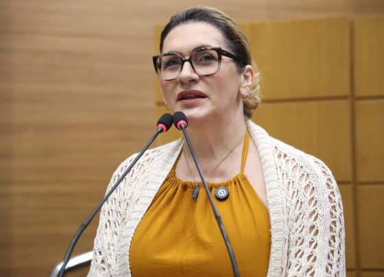 Linda Brasil comenta sobre ataques aos direitos dos professores de Nossa Senhora do Socorro