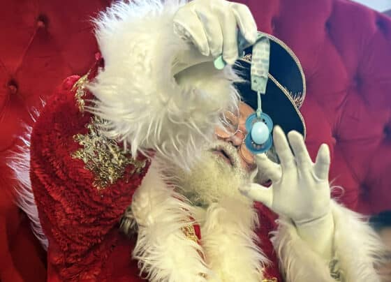 Papai Noel ajuda crianças a darem adeus à chupeta, no Shopping Jardins, em Aracaju – FaxAju