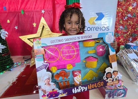 Papai Noel dos Correios entrega presentes em escolas públicas de Aracaju – FaxAju
