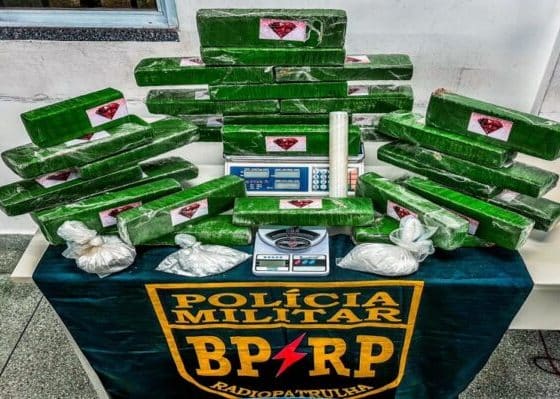 Polícia Militar apreende mais de 25 kg de drogas na Zona Oeste da capital